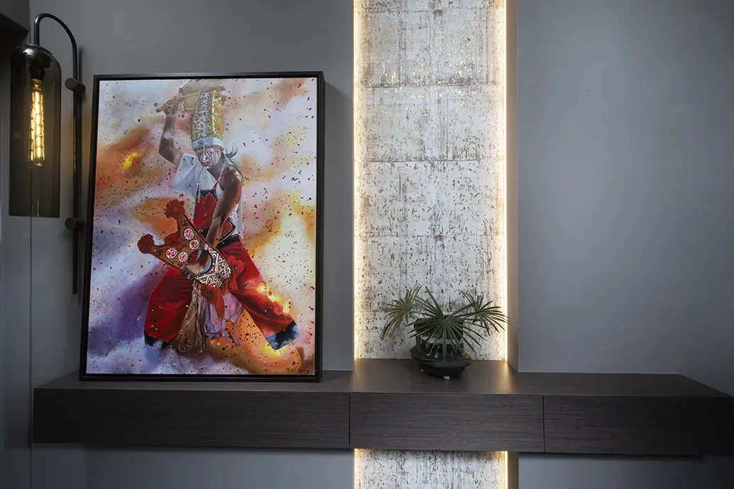 Decorating a Foyer: Designer Tips for a Stunning First Impression with Art