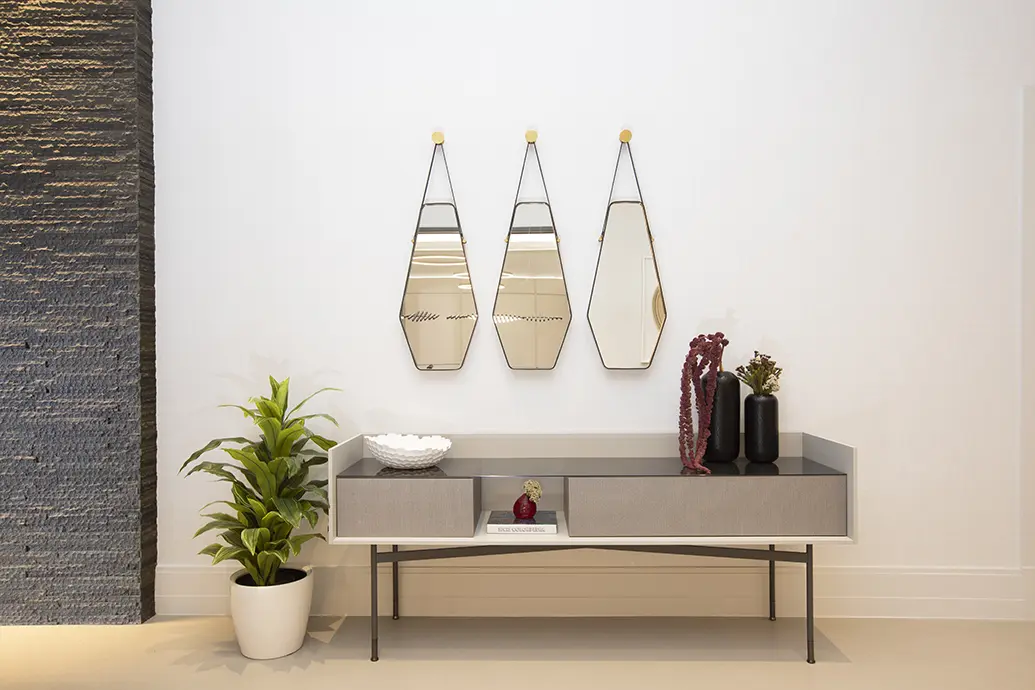 Decorating a Foyer: Designer Tips for a Stunning First Impression