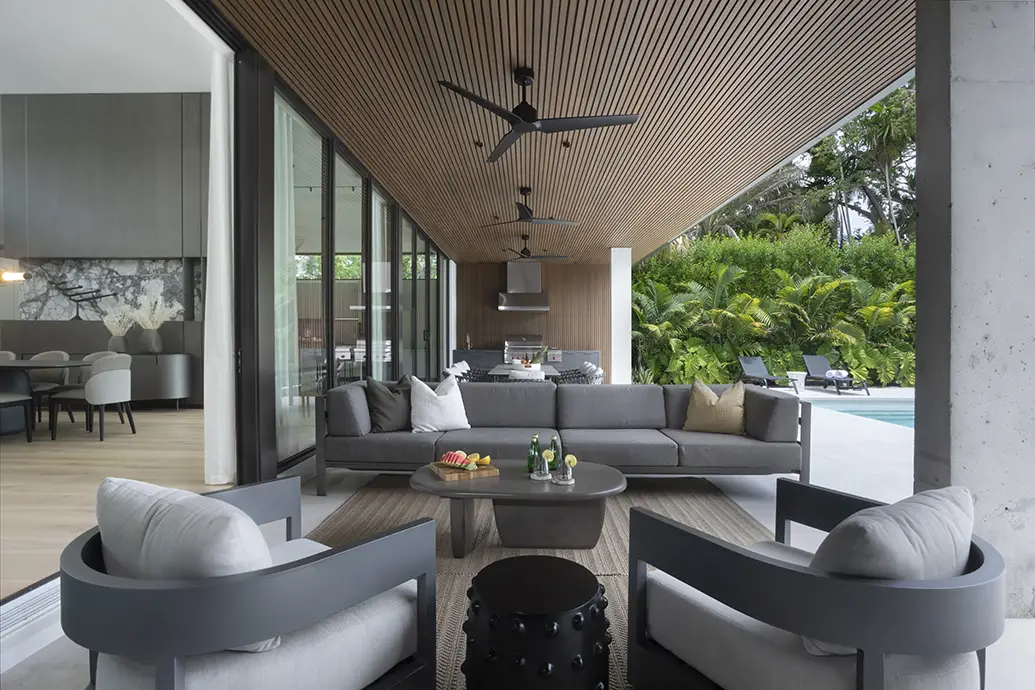 Miami house design with seamless indoor-outdoor connection