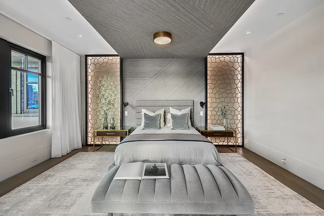 Dormitorio sofisticado inspirado en los diseñadores de interiores de Palm Beach